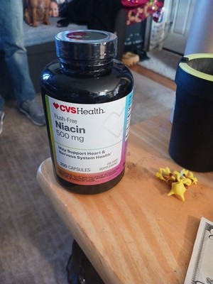 Flush-free Niacin 500 MG 200 Capsules CVS Health for Heart Healthy Exp. 7-27