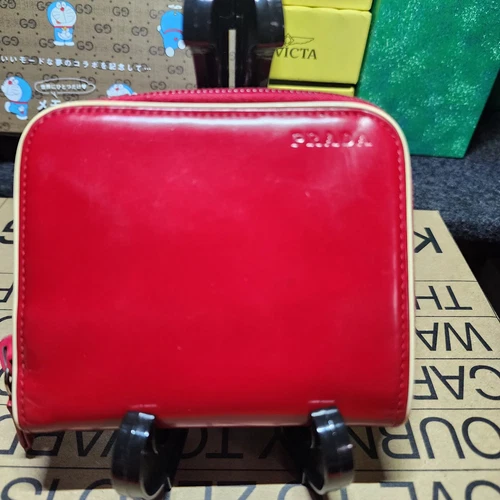 Prada Mini Borsello Portafoglio in Pelle Rosso con Chiusura a Cerniera e Tasche Multiple...