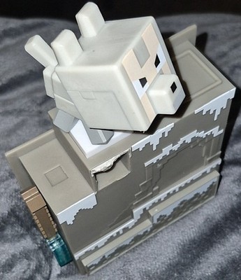 Treasure X Minecraft Caves & Cliffs Cave Adventure Pack ''Wolf''