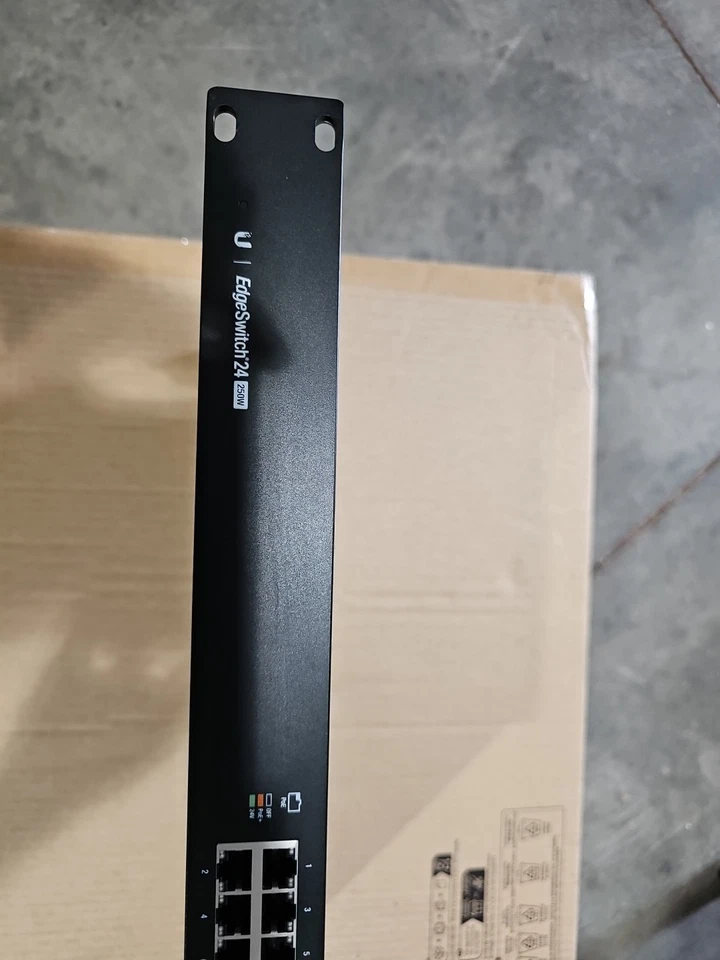 Ubiquiti Networks EdgeSwitch (ES-24-500W) 24 Port Rack Mountable Ethernet Switch - Image 3 of 4