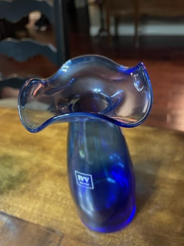 Купить Cobalt Blue 6.5 Glass Vase IVV made in Б/У на Аукцион из Америки