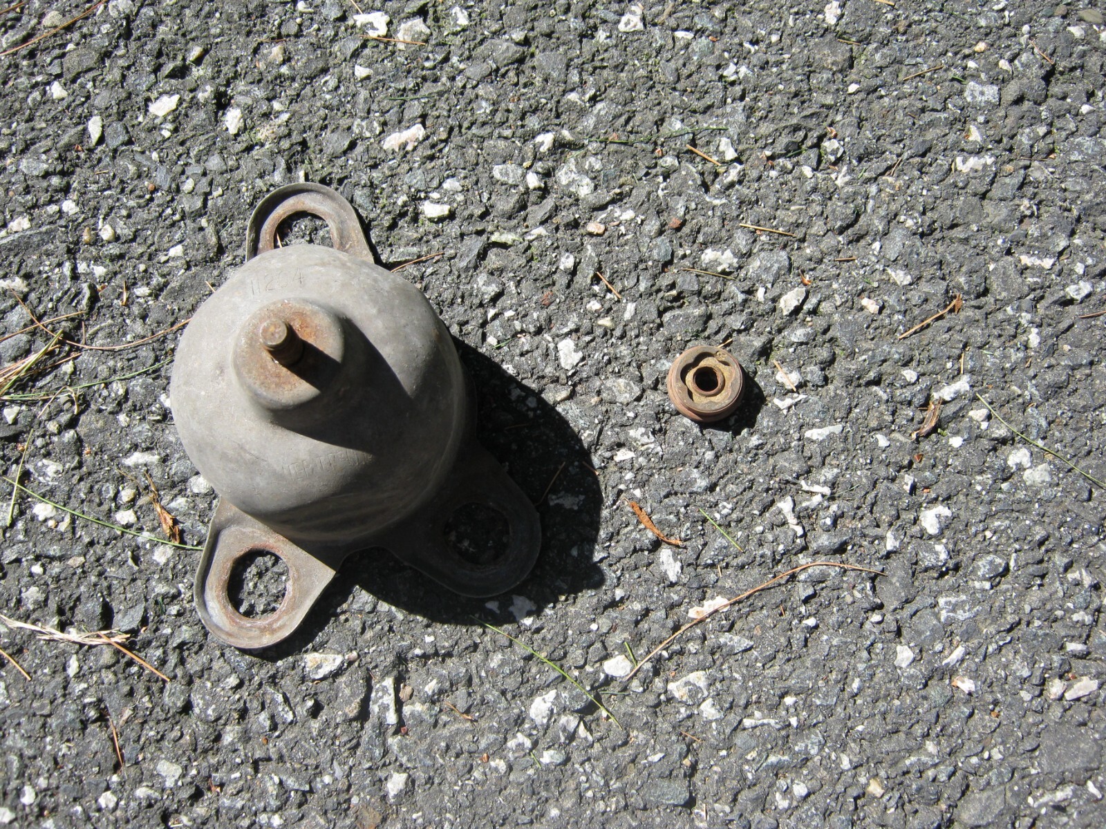 One locking bracket retainer for 1991 Buick Roadmaster locking wire spoke hubcap