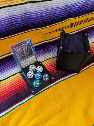 Magic The Gathering Commander Display Deck Box For 100 Double Sleeved Cards - Picture 6 of 16