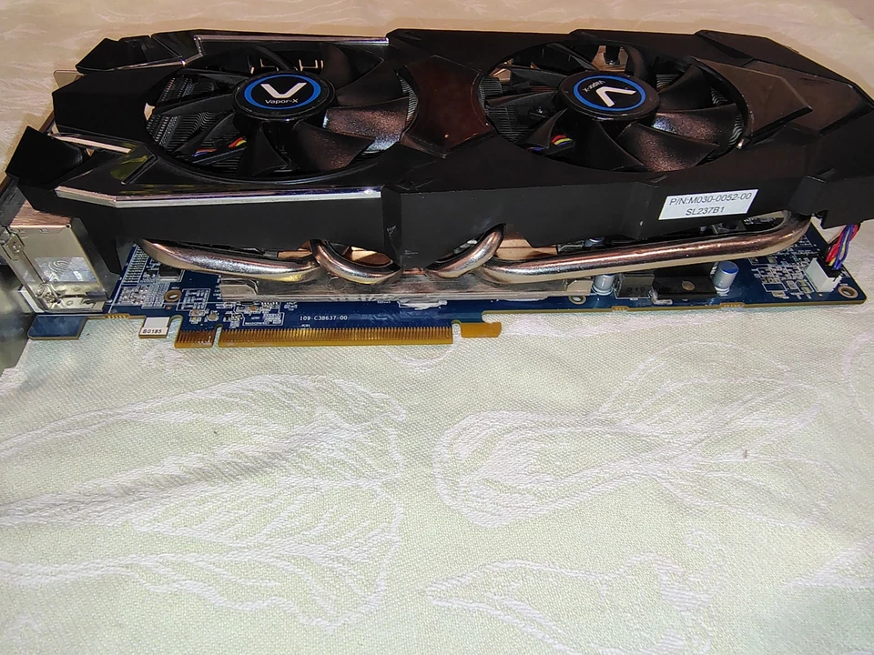 Vapor-X HD 7950 3GB GDDR5 | AMD Radeon Sapphire Graphics Card | Working - Image 2 of 4