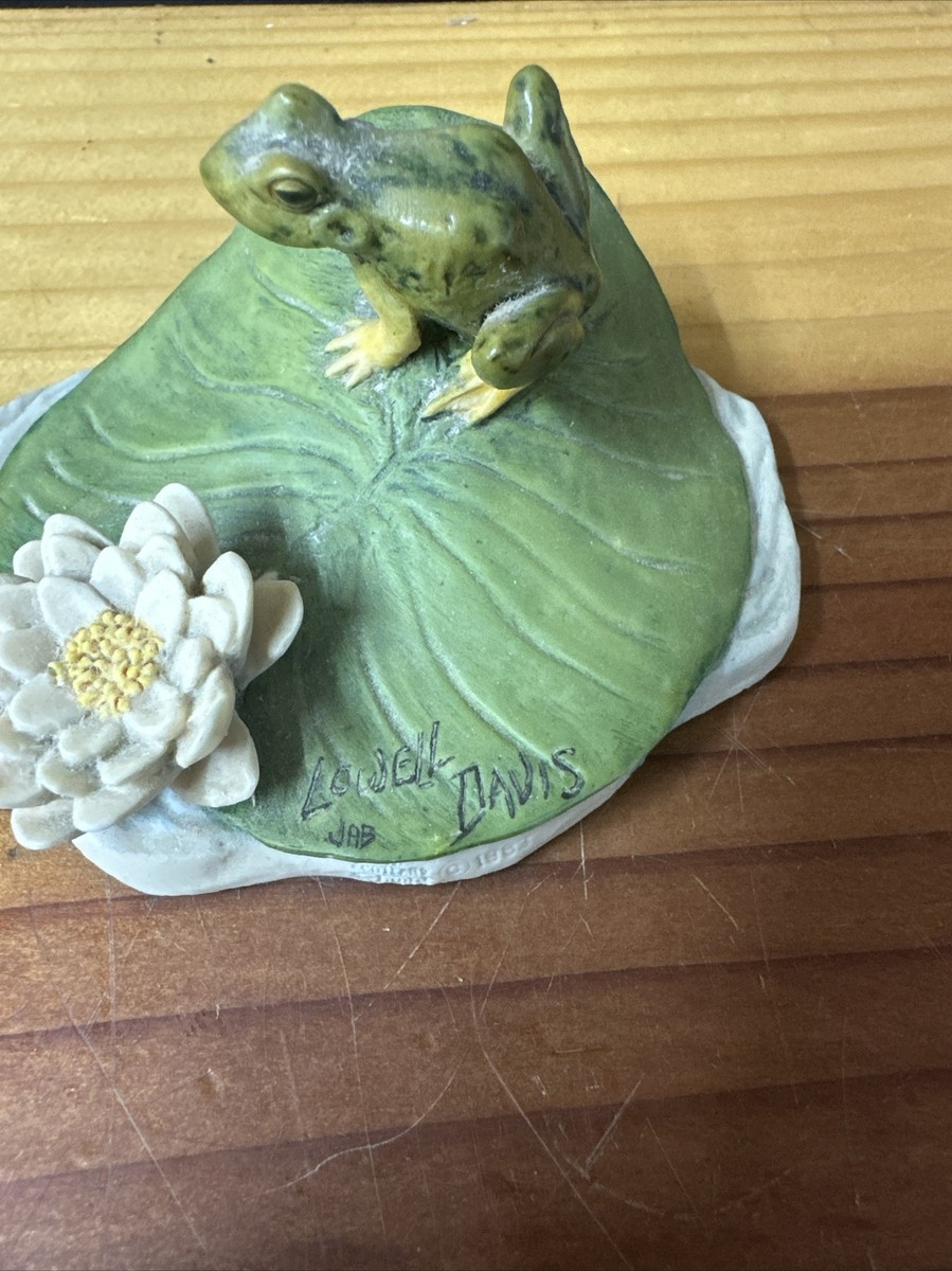 Vtg Lowell Davis “Huh” Frog On Lily Pad Toad Underneath 1983