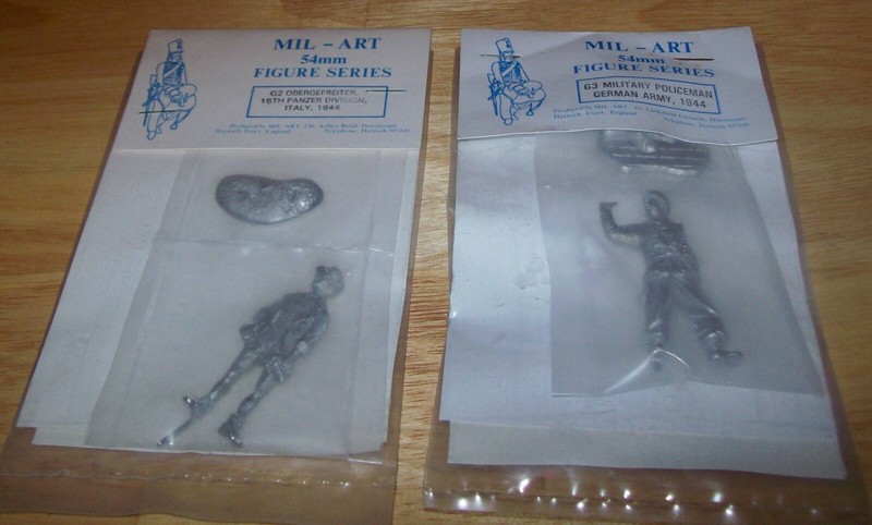 54MM 1/32  METAL MIL-ART WW2 GERMAN MP & PANZER 2 FIGURES