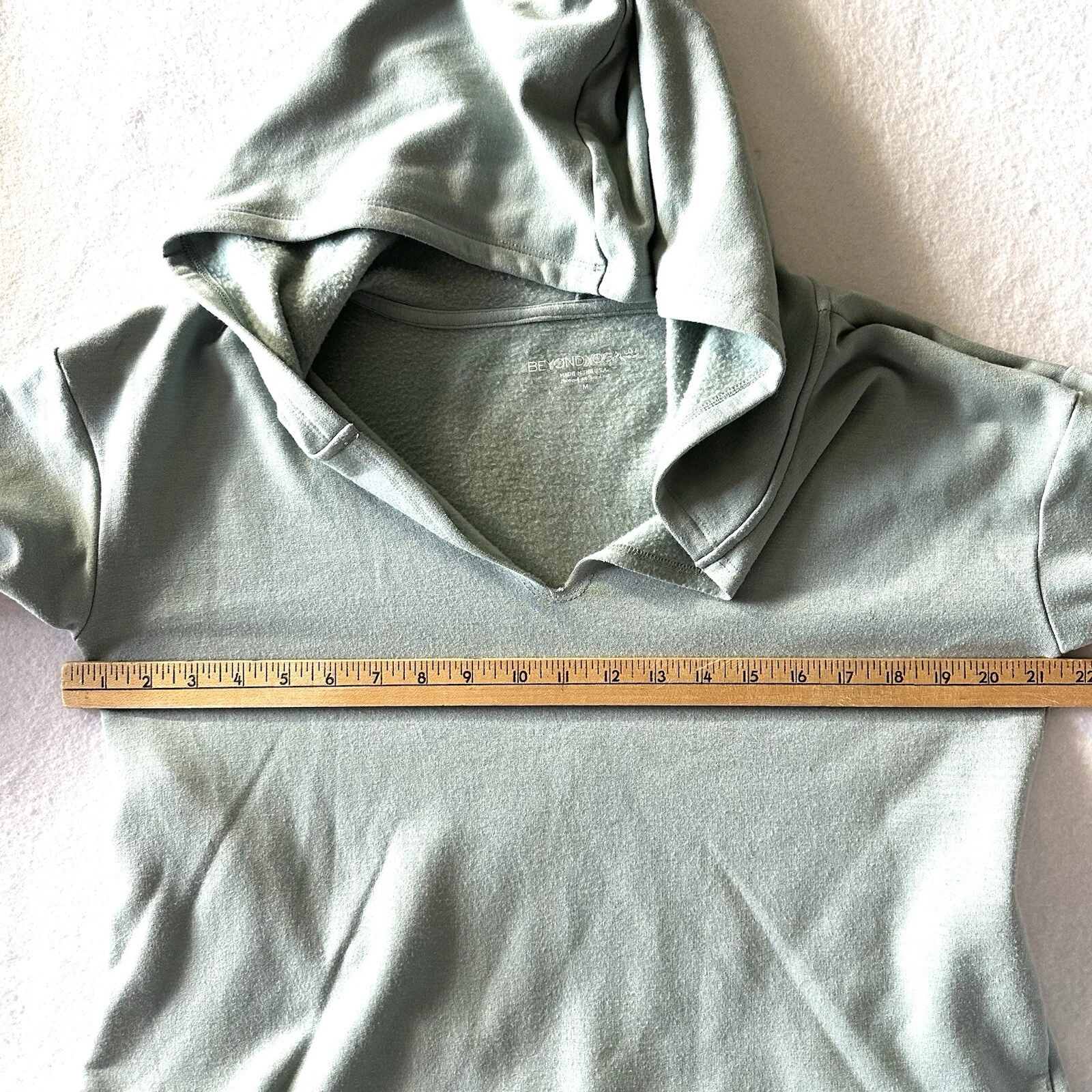 beyond-yoga crossover hooded cropped minty slate heather hoodie