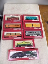 ASSORTED LOT OF 8 MANTUA HO SCALE TRAIN CARS  STEAM LOCOMOTIVE