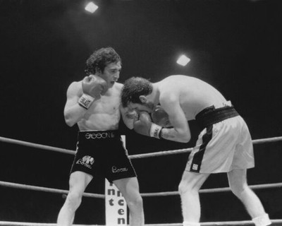 646904 1983 Ray Boom Boom Mancini Vs George Feeney Boxing Wall Print Poster