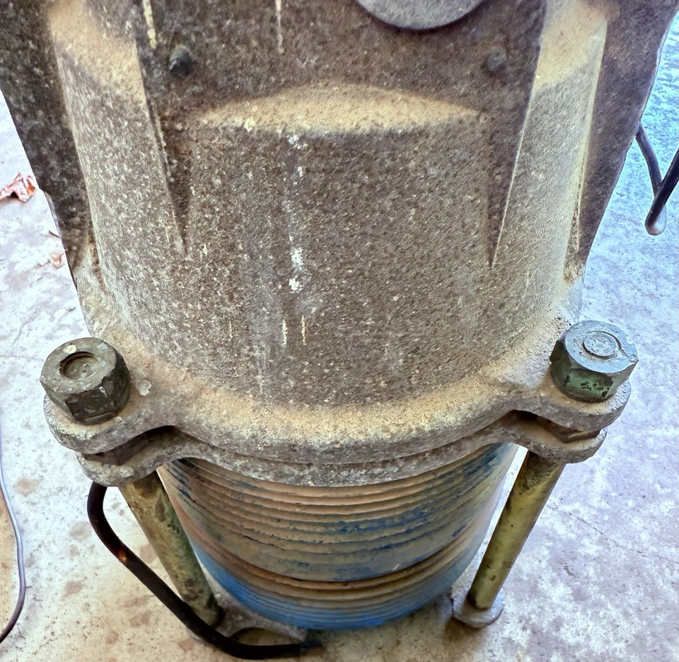 Vintage Crouse-Hinds Style Cast-Iron Ship Deck Floodlight — 1940s–60s - Image 3 of 4