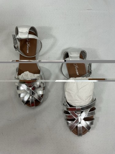 Womans New In Box Forever Link Vera Strappy Flat Sandals Size 7 Silver