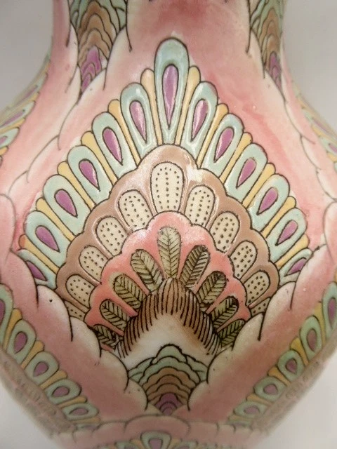 TOYO JAPAN PORCELAIN POTTERY VASE PEACOCK FEATHER PATTERN MARKED TO BASE - image 2 of 4