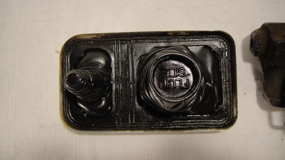 1977-1979 CADILLAC DEVILLE OEM CONJUNTO DE CILINDRO MESTRE DE FREIO ELÉTRICO - Imagem 4 de 4