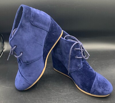 Brand New Women s 7 Toms Ankle Boots Navy Blue Suede Lace Up Wedge Heel Booties