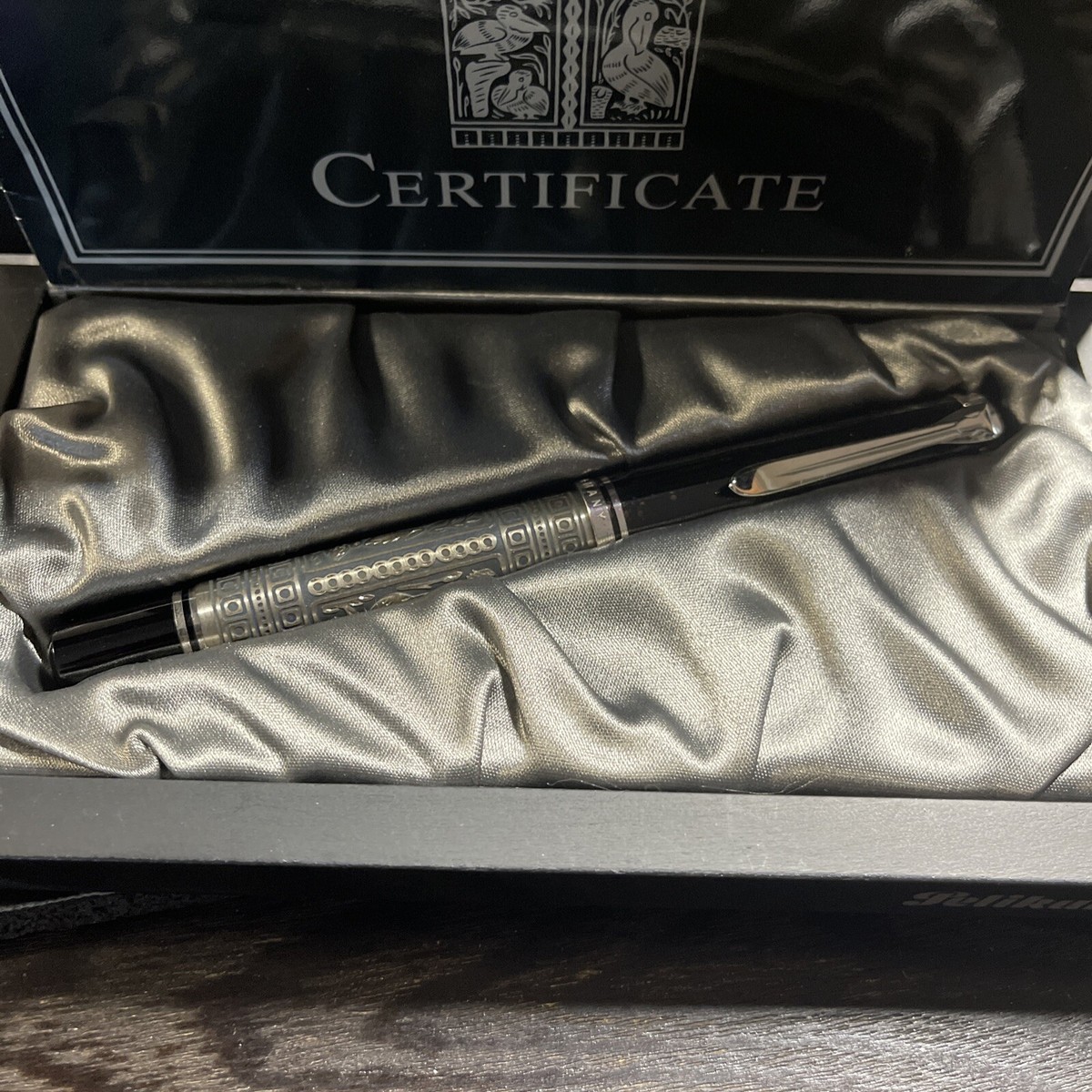 Pelikan Toledo M710 F 万年筆 黒・銀色 付属品完備 Pelikan Toledo M710 F 万年筆 黒・銀色 付属品完備