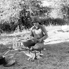 WW2 WWII Photo World War Two / US Army Soldiers in Action Normandy July 1944