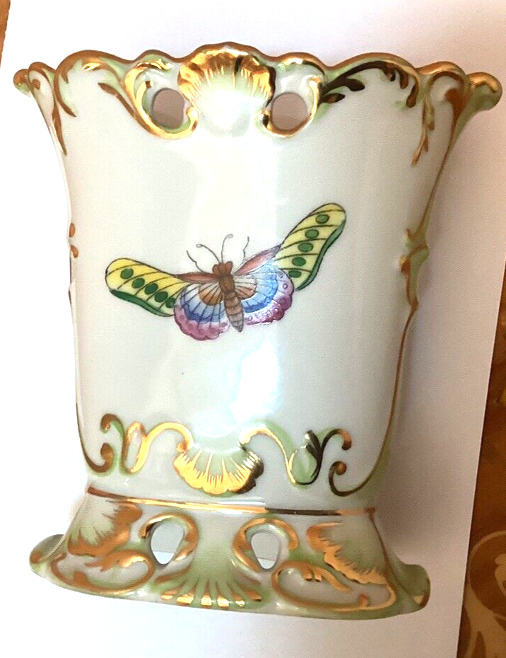 HEREND HAND PAINTED "QUEEN VICTORIA" PORCELAIN OVAL VASE/URN eBay