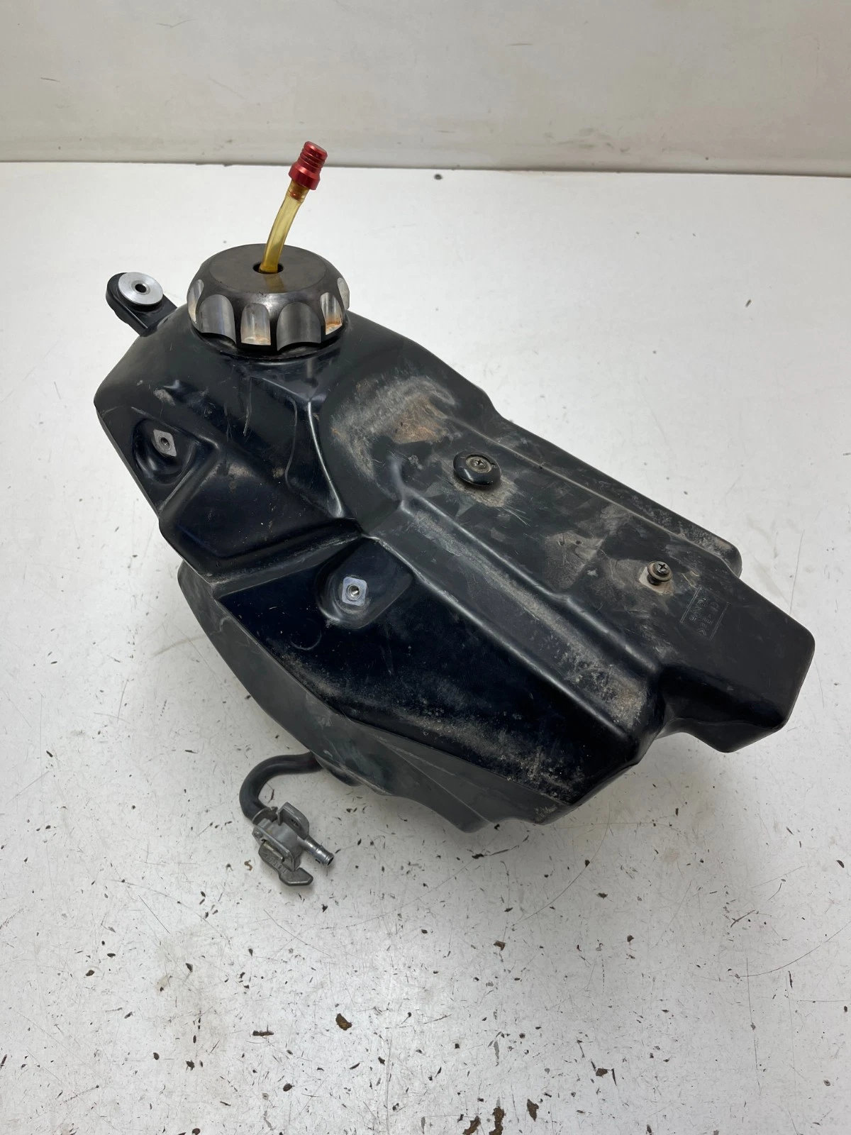 05 Honda CRF250R Crf 250 r OEM Gas Tank Fuel Cell Cap PetCock ONE DAMAGED THREAD