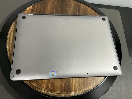 Apple MacBook Pro 15" 2019 2.4 GHz 8-Core Intel i9 32GB RAM 500GB SSD Vega 20 - Afbeelding 10 van 12