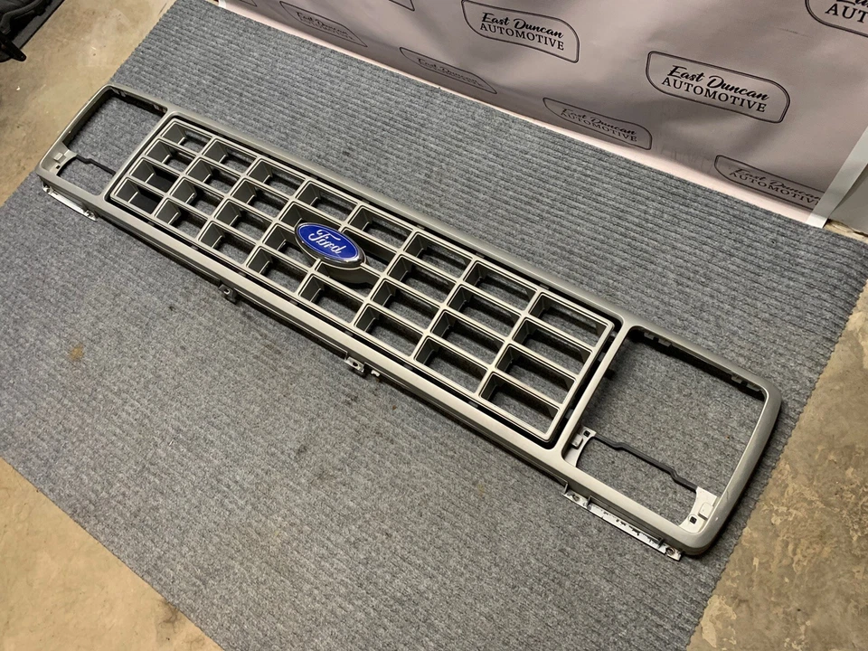 83 84 85 86 87 88 89 90 91 Ford Econoline E150 E250 E350 Van REJILLA DELANTERA OEM Foto 3 de 4