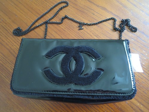 new chanel beaute vip mini black patent chain enamel shoulder