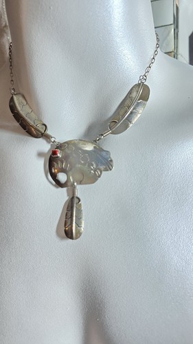 Vintage Native American Sterling Silver & Coral Fetish Bear Feather Necklace L L - Picture 16 of 16