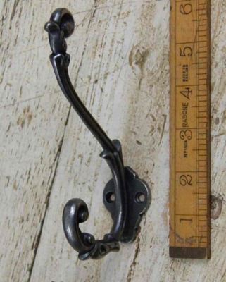 Verzierter antiker Hut- & Kleiderhaken aus Gusseisen - 152 mm (6'')