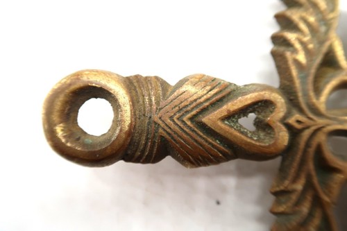 Vintage Brass Tone Cast Metal Trivet Broom Wheat Trivet w/ Heart Footed Heat - 第 5/14 張圖片