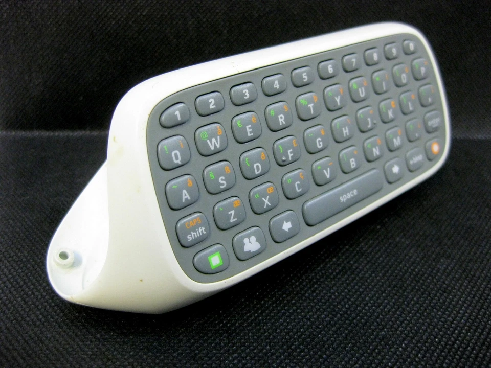 Microsoft Xbox 360 White Chatpad X814365-001 - Image 2 of 4