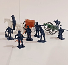 Miniature Lot Of 11 Plastic Civil War Figures