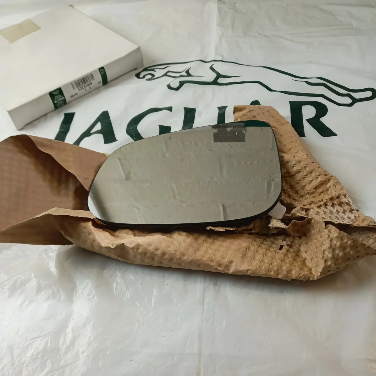 Genuine Jaguar GLASS - DOOR MIRROR L/H (C2Z31949) part for XJ, XE 