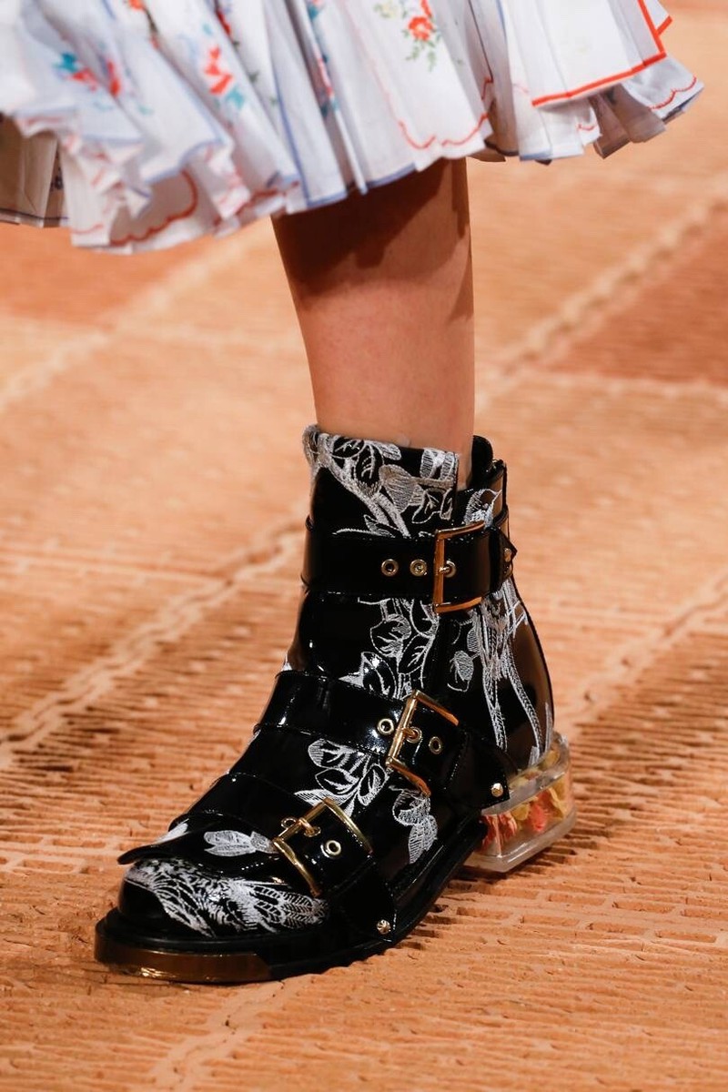 Impossible to find ALEXANDER McQUEEN birdsketch flowers rose Impossible to find ALEXANDER McQUEEN birdsketch flowers rose