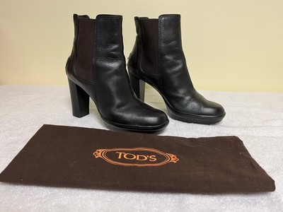 Beautiful & Classic Tod's Woman Chelsea Boots Size 38 with Dust Cover *Worn Once
