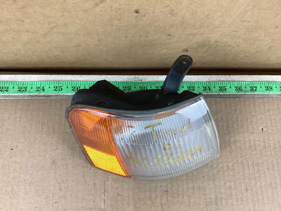 Luz intermitente esquina lado pasajero delantero derecho Toyota Tercel 1991-1994 OEM Foto 2 de 4