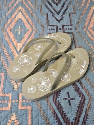 New With Out Tags Helly Hansen Flip Flops. Men's 9 Woman's 10