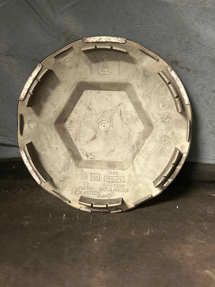 Fits 2004 GMC Envoy 17in Wheel/Rim Center Caps OEM:9593396 Foto 2 de 4