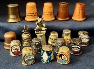 Lot 18 Vintage Thimbles Ozarks Panda Zoo Vienna Anheuser Busch Alamo Horse Train