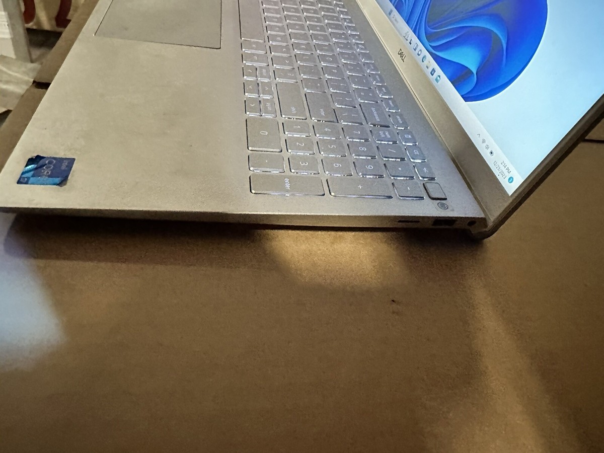 Dell Inspiron 5502 15.6'' Intel i7-1165G7 16GB RAM 256GB Dell Inspiron 5502 15.6'' Intel i7-1165G7 16GB RAM 256GB