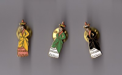 pin's matra communication (EGF doré non signé) hauteur: 2,3 cm