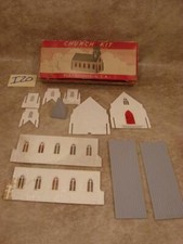 I20B VINTAGE PLASTICVILLE O SCALE TRAIN BUILDING CHURCH KIT IN BOX