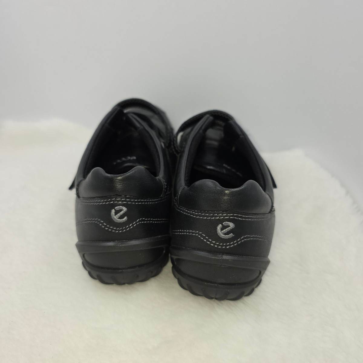 Ecco Charm Crossing Strap Woman's Black Leather Casual Sneaker Sz Euro 38/US 7.5 View 5