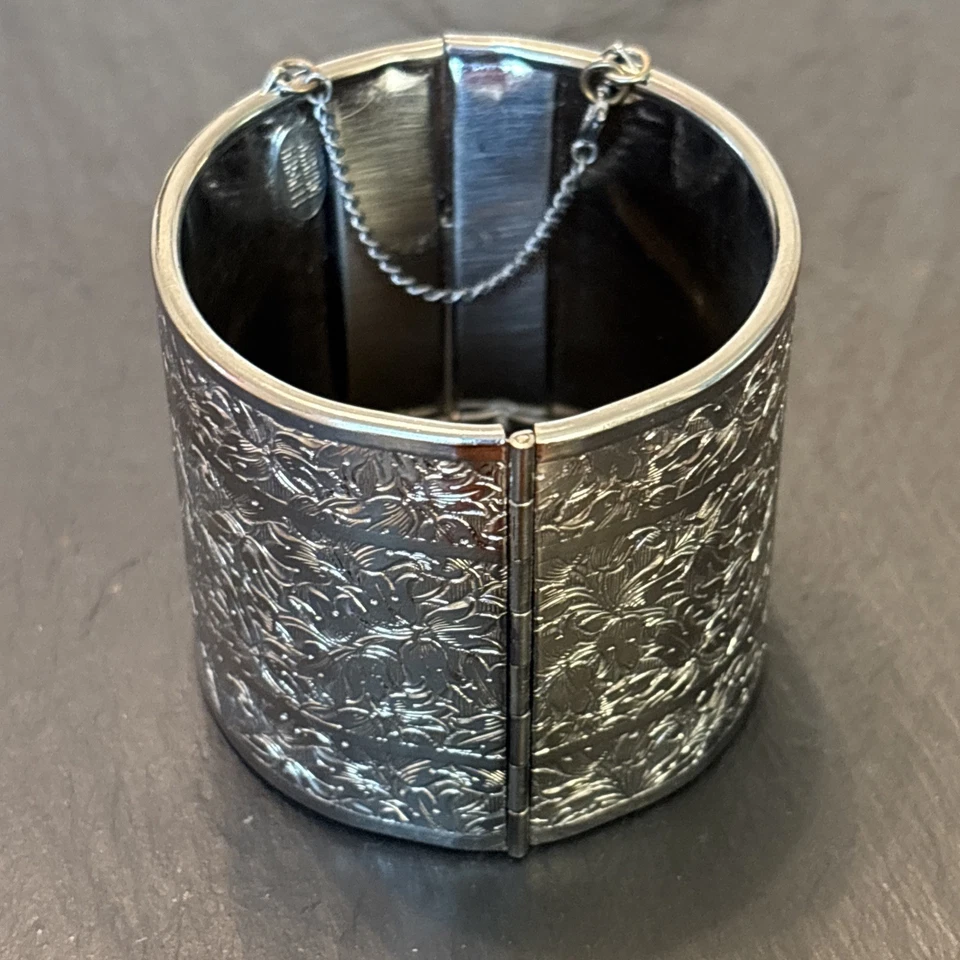 Miriam Haskell 银色铰边手镯手链 2 英寸宽花卉雕刻 7 英寸 — 第 4/4 张图片