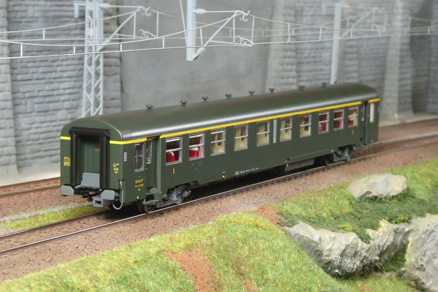 Voiture USI B10t U61 SNCF Models World MW40031 miniature HO éclairée