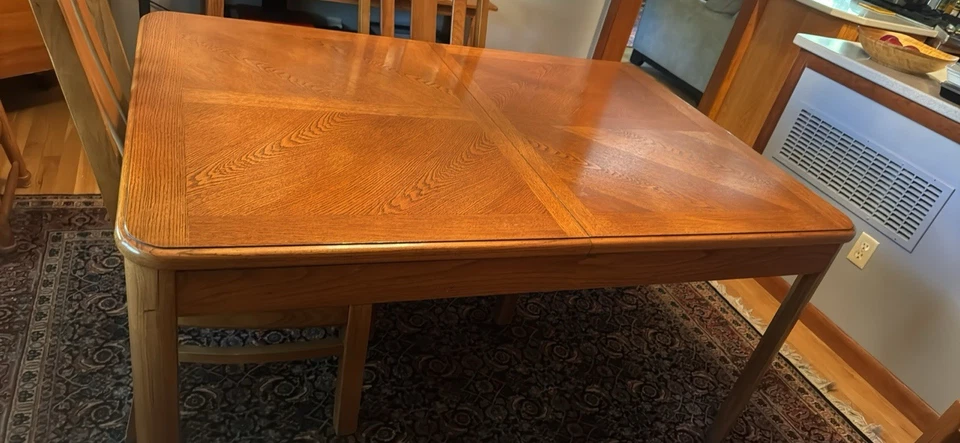 Solid Oak Dining Table Has 2 Leaves To Extend. Comes With 4 Oak Chairs - Image 2 of 4