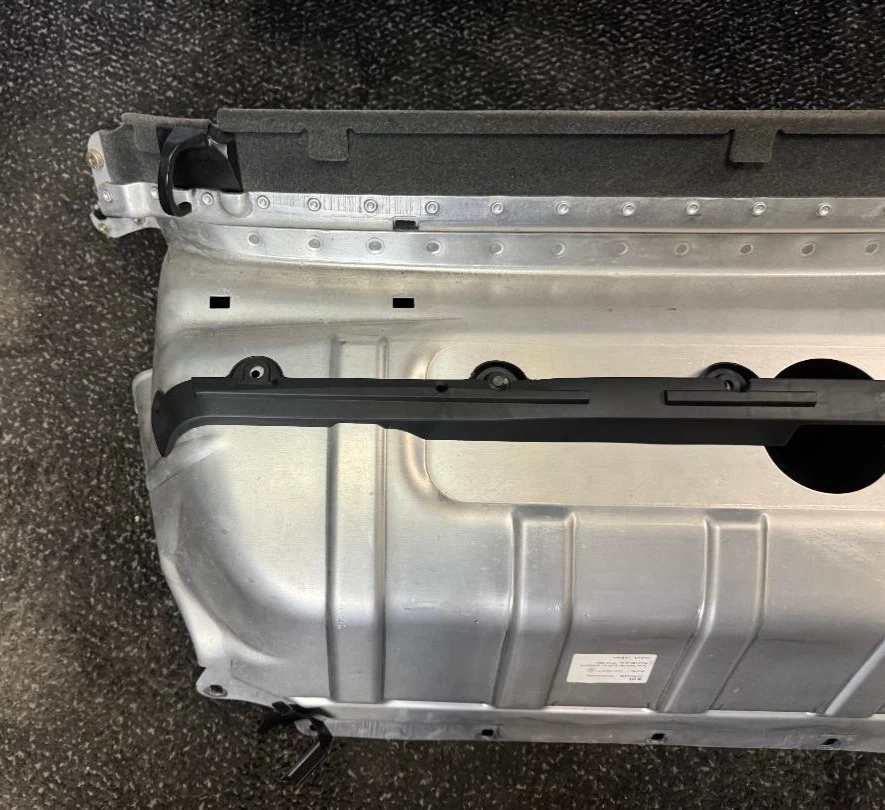 Mercedes-Benz SL500 SL600 2003-2006 cubierta del tanque de combustible placa de protección térmica OEM usado Foto 2 de 4