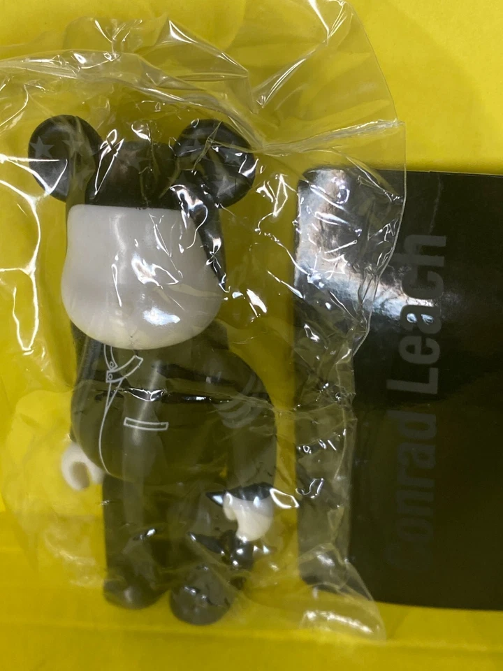 BEARBRICK MEDICOM SERIE 14 ARTISTA CONRAD LIACH 2007 4,16% RAREZA Foto 2 de 2