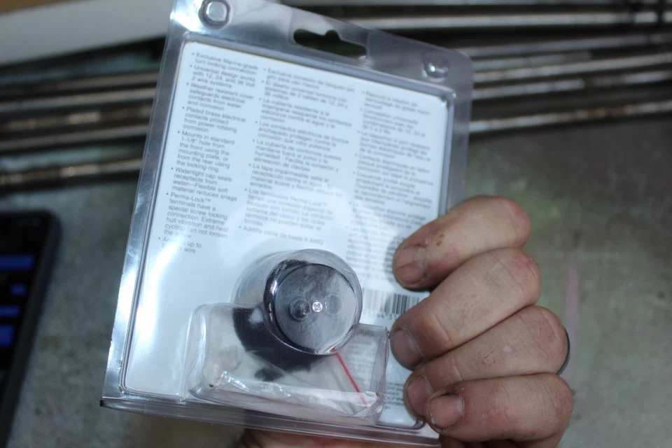 New Marinco 12 24 36v 2 Wire ConnectPro Trolling Motor Receptacle - Image 3 of 4