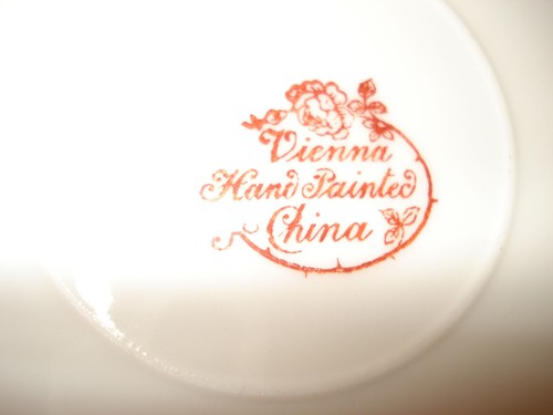Vintage Vienna Hand Painted China Austria Flower Gold Trim 8 ½” Plate Dish - Picture 3 of 4