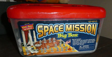 PLAY AND STORE BIG BOX TAKE-ALONG SPACE MISSION REPLACEMENT FIGS  PARTS - VTG 