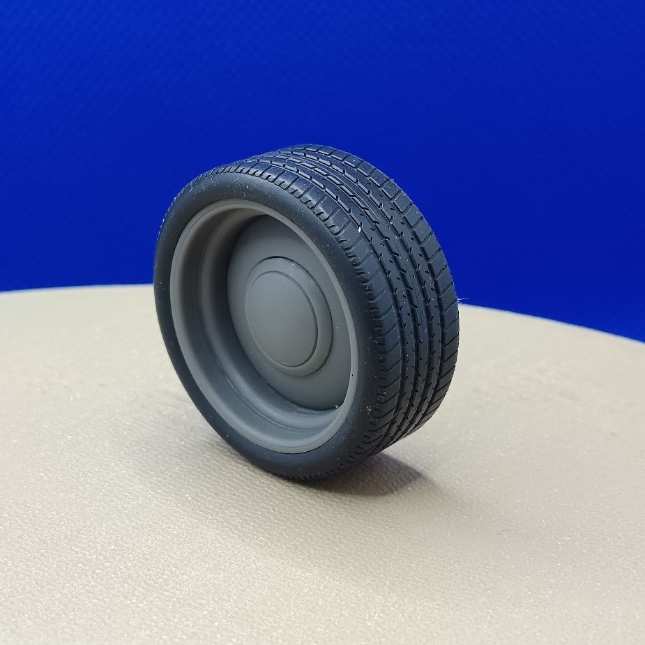 4 roues ø36 mm résine et pneus souples pour remplacer les jantes plastiques figées 1:18